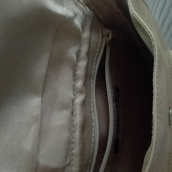 🌸 Genuine leather crossbody by Marco Avane🌸 - Picture 9 of 9